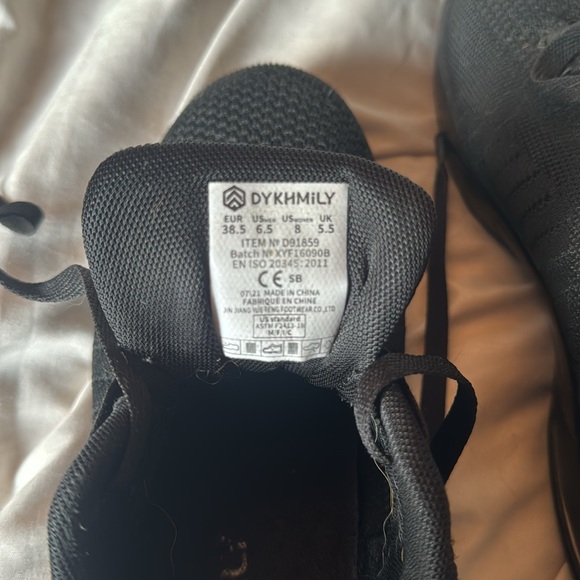 Women’s Steeled Toed Shoes - Picture 2 of 5